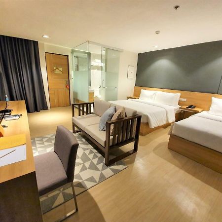 The Upperroom @ Real Suites Баколод Екстер'єр фото