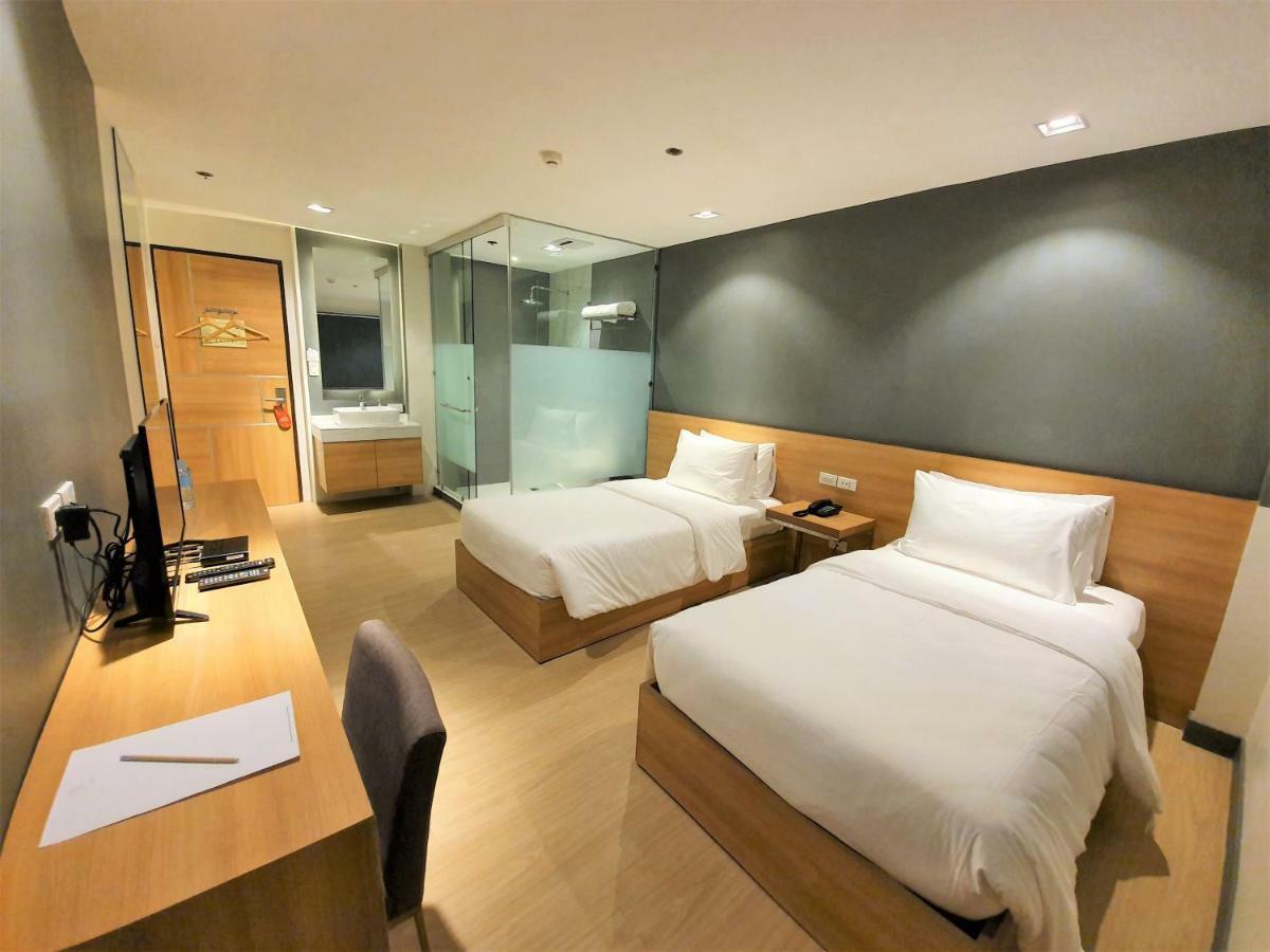 The Upperroom @ Real Suites Баколод Екстер'єр фото