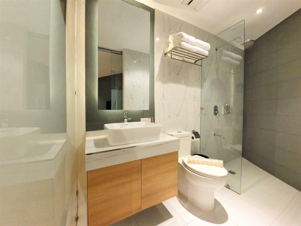 The Upperroom @ Real Suites Баколод Екстер'єр фото