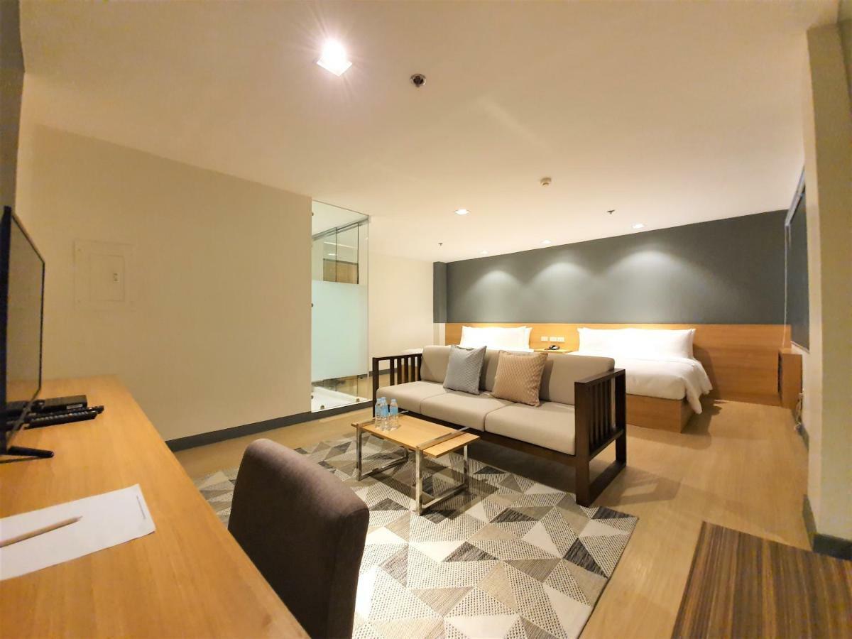 The Upperroom @ Real Suites Баколод Екстер'єр фото