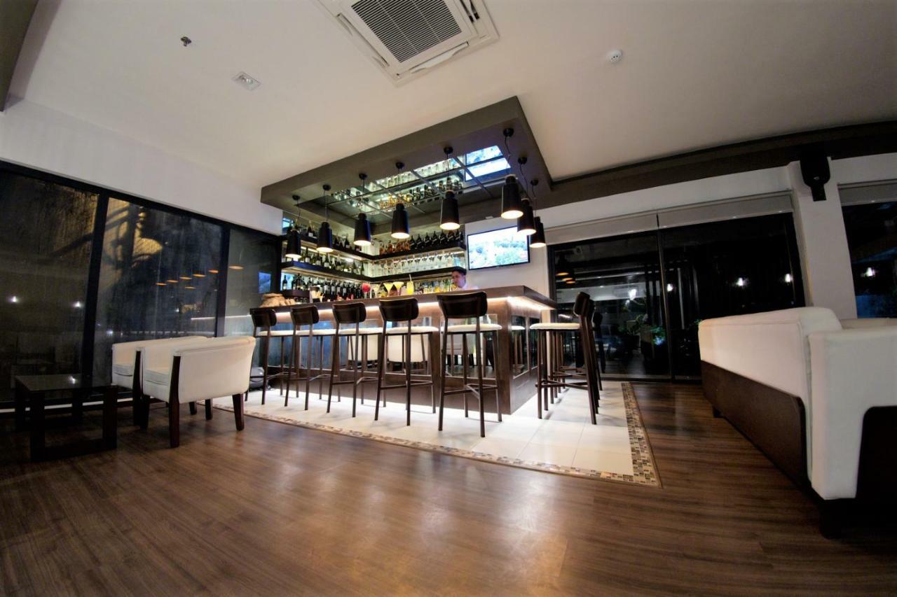 The Upperroom @ Real Suites Баколод Екстер'єр фото