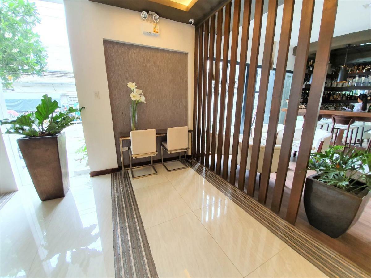 The Upperroom @ Real Suites Баколод Екстер'єр фото